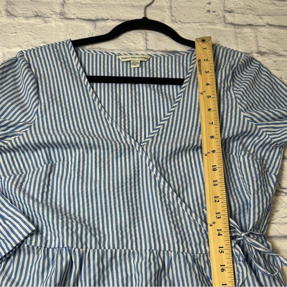 Preppy American Eagle Outfitters Blue and White Seersucker Wrap Dress. Academia - Picture 8 of 11